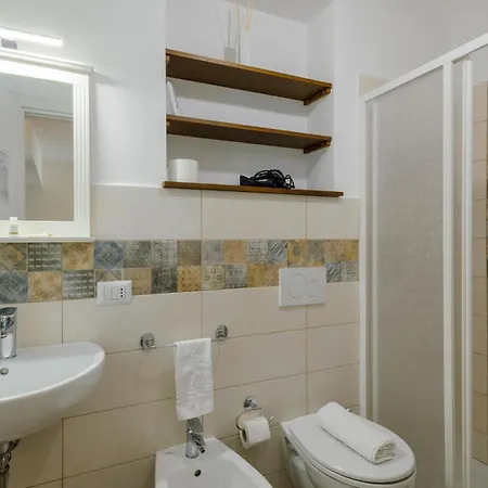 5 Bedroom Cozy In Montefalcone Appennino