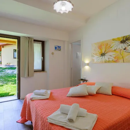 Holiday home 5 Bedroom Cozy In Montefalcone Appennino