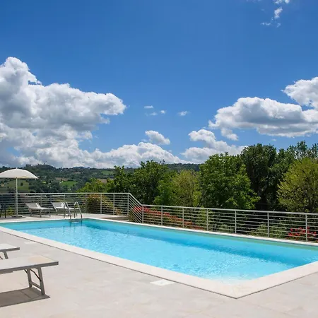 5 Bedroom Cozy In Casa de Férias Montefalcone Appennino