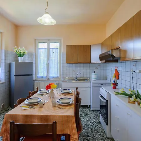 5 Bedroom Cozy In Feriehus Montefalcone Appennino