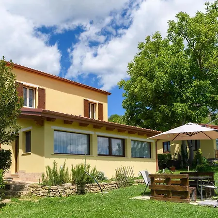 5 Bedroom Cozy In Feriehus Montefalcone Appennino